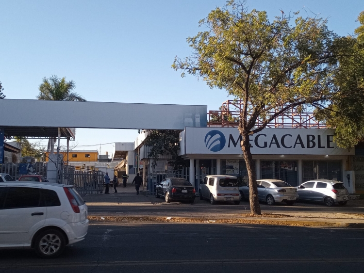 Asaltantes intentan llevarse cajero autom&aacute;tico de empresa de servicio de cable y telefon&iacute;a, en Culiac&aacute;n