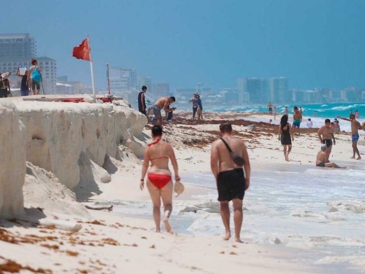 Urgen a aislarse a m&aacute;s de 100 graduados tras ir a Canc&uacute;n o Mazatl&aacute;n