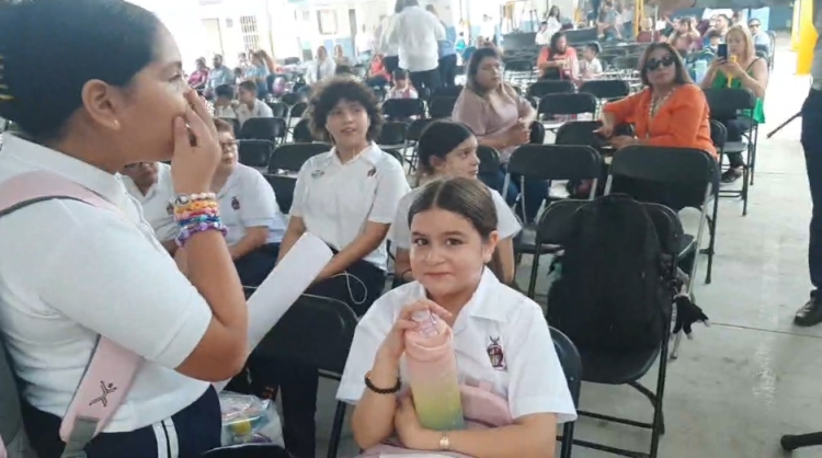 Geovanna retoma sus clases de primaria, quiere ser cirujana de grande