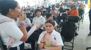 Geovanna retoma sus clases de primaria, quiere ser cirujana de grande