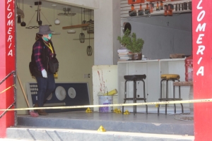 Estilista forcejea, corre y es asesinado dentro de una el&eacute;ctrica