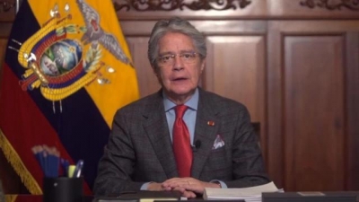 Autorizan portar armas a civiles en Ecuador; aval presidencial