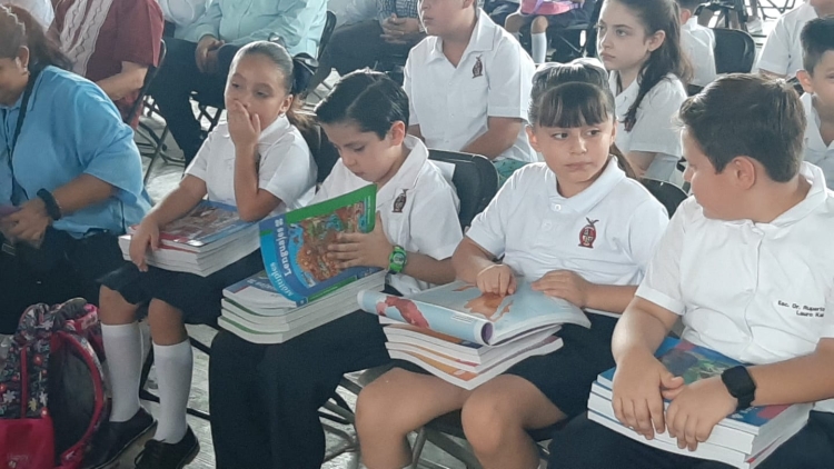 Con libros de la Nueva Escuela Mexicana, inician clases 570 mil alumnos de educaci&oacute;n b&aacute;sica en Sinaloa