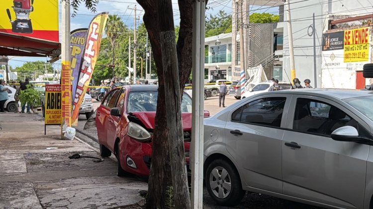 Despojo de veh&iacute;culo deja un enfrentamiento y 2 detenidos, en el Centro de Culiac&aacute;n; hay un herido