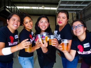 &lsquo;Valentina&rsquo;, cerveza artesanal para visibilizar labor de mujeres productoras