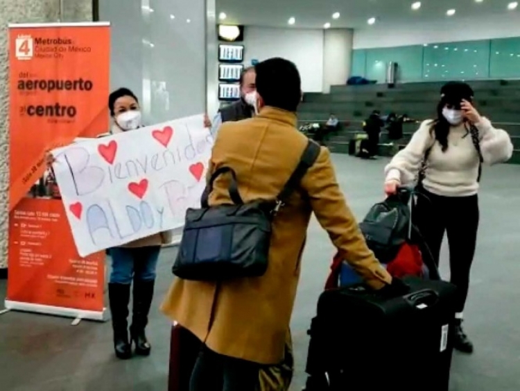 Cerca de 100 mexicanos regresan al pa&iacute;s tras estar varados en Europa