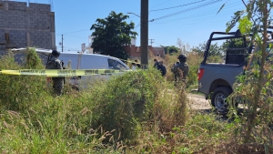 Hallan un cad&aacute;ver envuelto en pl&aacute;stico en un lote bald&iacute;o de Santa Roc&iacute;o, en Culiac&aacute;n