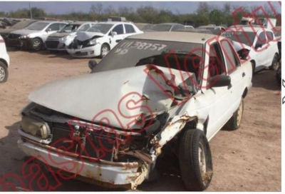 Van contra yonkes y deshuesaderos de fierro viejo que afean la entrada a Navolato
