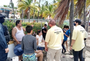 Polic&iacute;a Municipal y PC retiran a 350 personas de las playas de la zona residencial de Altata