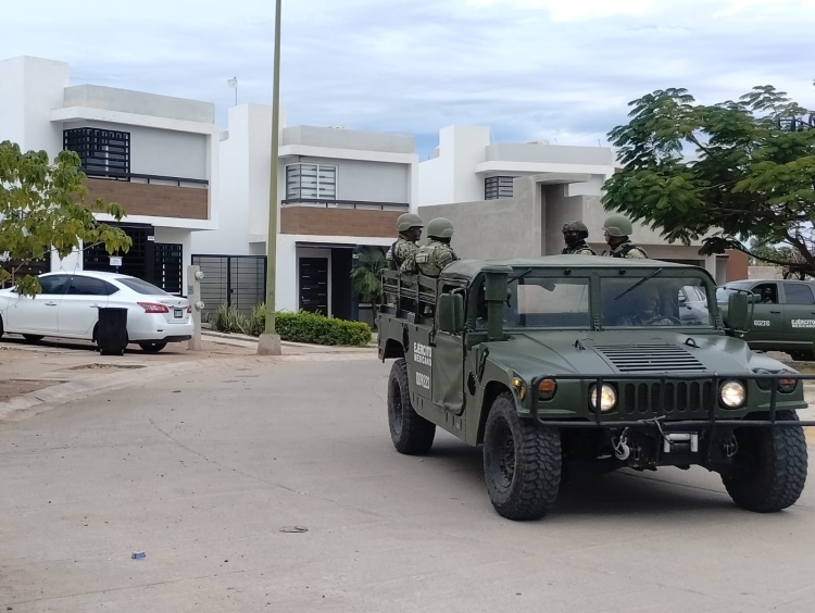 Militares, GN y SSPC aseguran y catean dos casas en distintos fraccionamientos, al Norte de Culiac&aacute;n