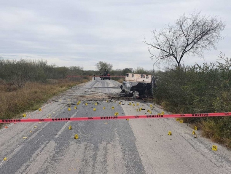 Enfrentamiento entre criminales termina con 5 personas calcinadas dentro de una camioneta en Nuevo Le&oacute;n