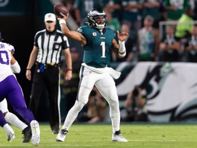 Jalen Hurts comanda victoria de Filadelfia sobre Minnesota de 34-28