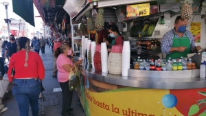 Comerciantes de aguas frescas reportan buenas ventas