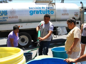Reparten m&aacute;s de 266 millones de agua en Nuevo Le&oacute;n con pipas