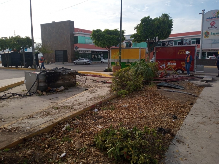 Cinco heridos en brutal choque en el Desarrollo Urbano Tres R&iacute;os, de Culiac&aacute;n