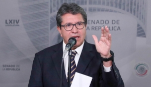 Ricardo Monreal, en medio de fuertes cr&iacute;ticas por reforma a Banxico