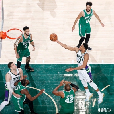 Antetokounmpo lider&oacute; victoria de Milwaukee ante Boston