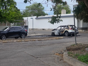 Tras el choque de 2 camionetas, una de ellas se incendia, en la Colonia Miguel Hidalgo, en Culiac&aacute;n