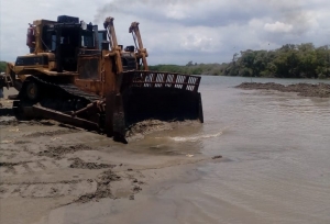 Pescadores de Villa Uni&oacute;n piden al Gobernador que abra la boca del r&iacute;o Presidio