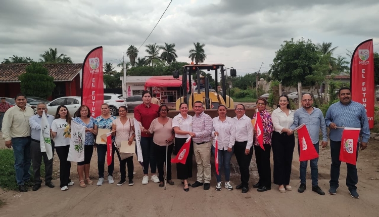 Alcalde de Navolato arranca obras de agua potable y alcantarillado en San Pedro