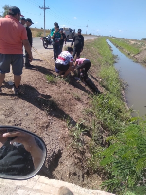 Flota cad&aacute;ver de un hombre en canal de riego de Sataya, Navolato
