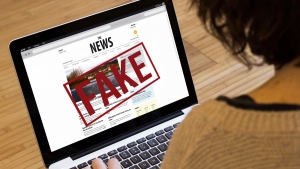 Morena va ahora contra las "fake news"; expertos temen censura