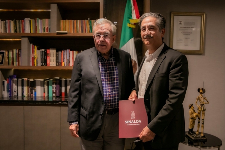 Rocha designa nuevo director de la Escuela Normal de Sinaloa
