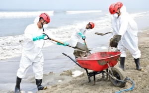 Reportan nuevo derrame en ducto de refiner&iacute;a de Repsol en la costa de Per&uacute;