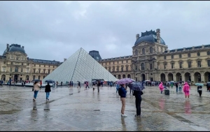 En Par&iacute;s: roban joyas del Museo del Louvre en un golpe de s&oacute;lo 7 minutos
