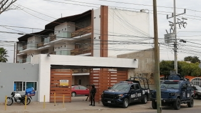 Militares y polic&iacute;as sitian departamentos en Bacurim&iacute;, Culiac&aacute;n