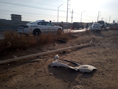 Dejan abandonado veh&iacute;culo Beat tras volcadura, en La Costerita, Culiac&aacute;n