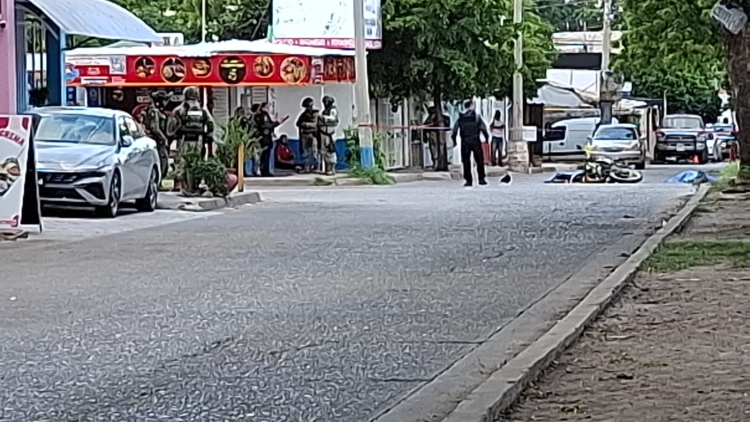Asesinan a balazos a dos motociclistas j&oacute;venes en la colonia Emiliano Zapata