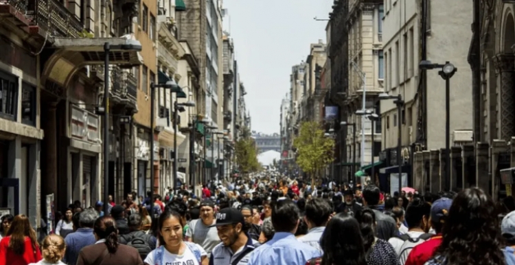 Ley protege a trabajadores ante la contingencia con un mes de pago