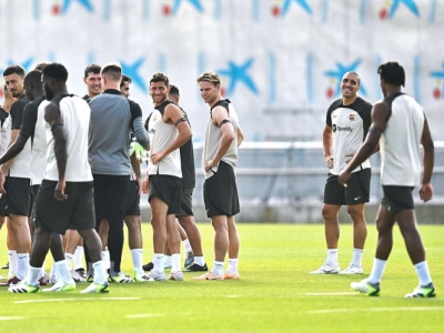 Barcelona cancela amistoso; varios jugadores tienen infecci&oacute;n