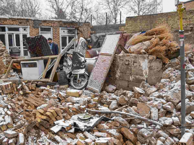 Un sismo en Ir&aacute;n deja tres muertos y m&aacute;s de 800 heridos