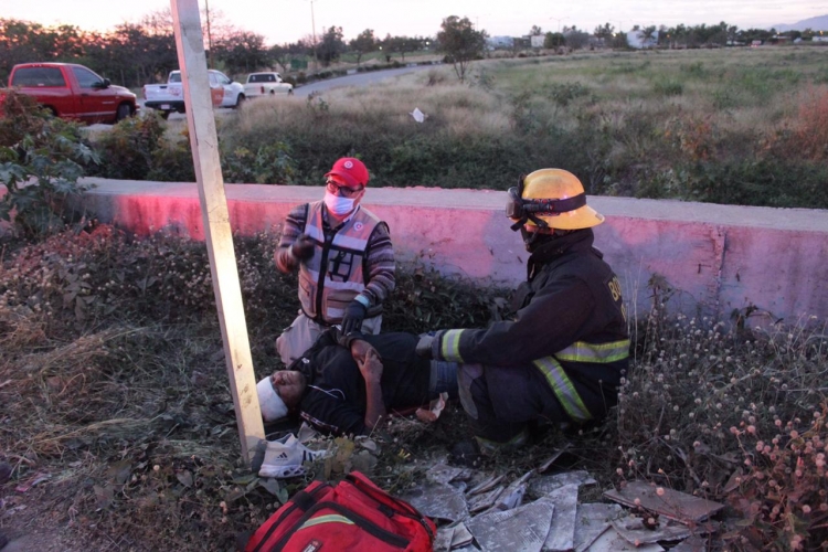 Chocan moto contra racer con saldo de un herido grave, en Culiac&aacute;n
