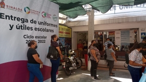 Dio inicio el programa de uniformes y &uacute;tiles escolares en Sinaloa