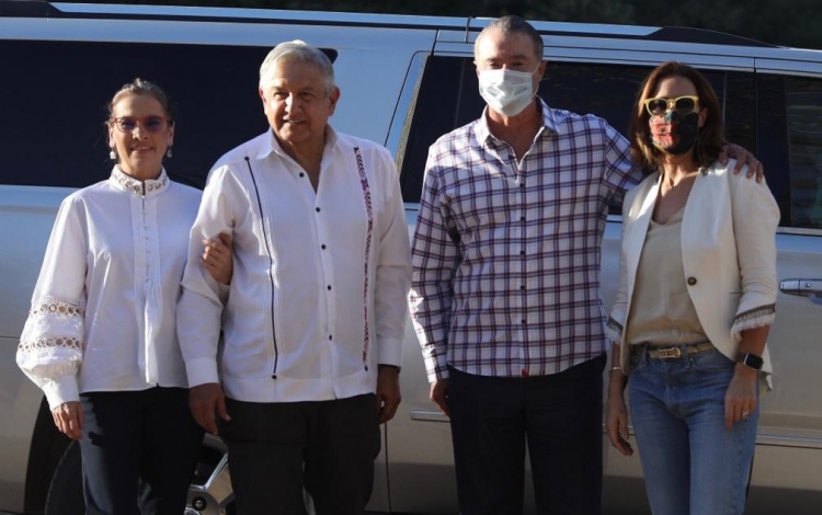 Andr&eacute;s Manuel L&oacute;pez Obrador y Quirino Ordaz Coppel, con sus respectivas esposas, Beatriz Guti&eacute;rrez M&uuml;eller y Rosy Fuentes de Ordaz