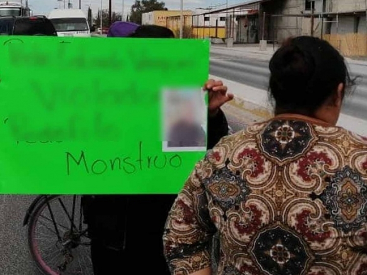 Padres de familia acusan a maestro por abusar de ni&ntilde;as y toman k&iacute;nder en Hidalgo