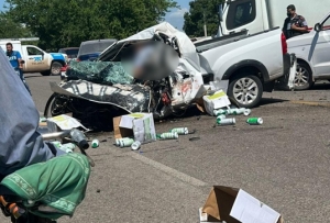 Choque entre camioneta y cami&oacute;n de valores en la Culiac&aacute;n-Eldorado deja una persona sin vida
