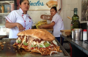 El jitomate, cebolla, torter&iacute;as y taquer&iacute;as llevan la inflaci&oacute;n a 8.7% en M&eacute;xico