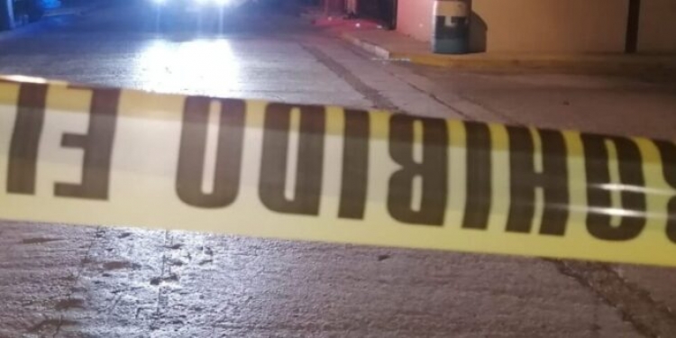 Con ocho balazos en el pecho y una cartulina clavada en la espalda hallan a un hombre asesinado, en Salvador Alvarado