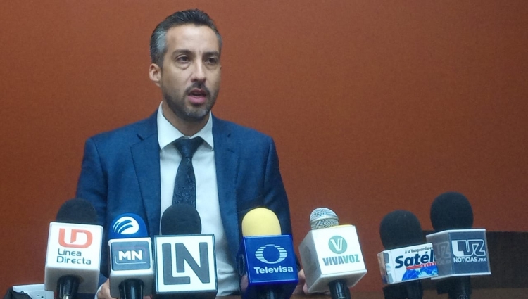 Todos somos subordinados, responde el PAS al gobernador