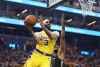 Lakers aguantan furiosa reacci&oacute;n de Warriors y roban gran juego de visitantes en candente inicio de Semifinales
