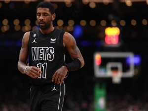 Kyrie Irving sale de los Nets por la 'puerta de atr&aacute;s'; lo canjean a los Mavericks