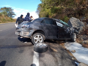 Vecina de Juan Jos&eacute; R&iacute;os resulta herida en volcadura carretera al llegar a Culiac&aacute;n
