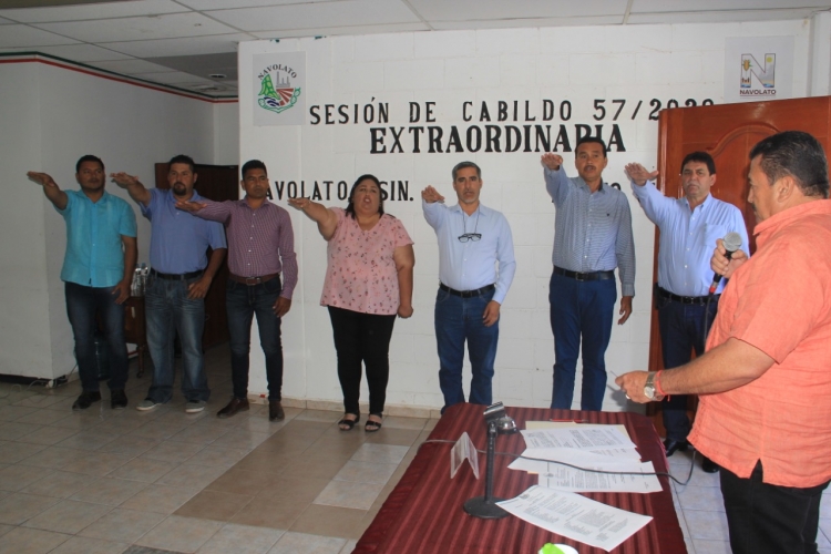 Eliazar Guti&eacute;rrez toma protesta a los s&iacute;ndicos electos, en Navolato