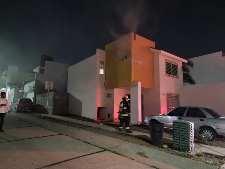 Incendio en Colinas del Rey deja p&eacute;rdidas materiales, en Culiac&aacute;n