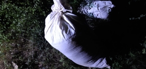 Les tiran con la droga a la BOMU y escapan de persecuci&oacute;n