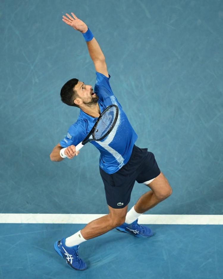 Abandona Novak Djokovic entre abucheos la semifinal del Abierto de Australia